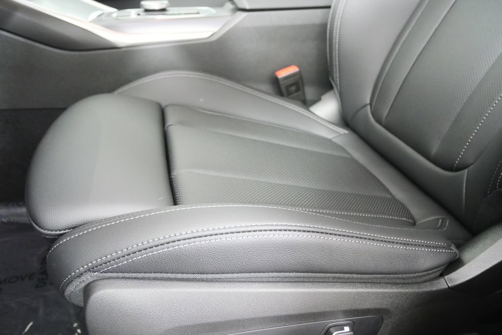 Used 2026 BMW 330i Sedan w/ Premium Package RWD image 9