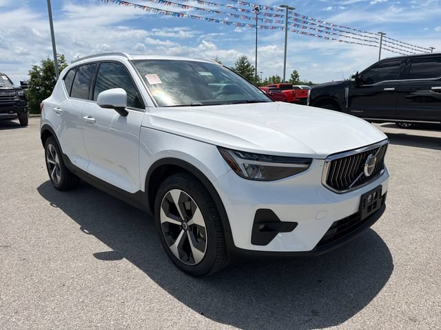 Used 2023 Volvo XC40 B5 Plus w/ Protection Package Premier AWD/4WD image 4