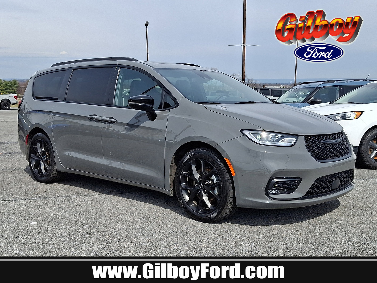 Used 2025 Chrysler Pacifica Limited image 1