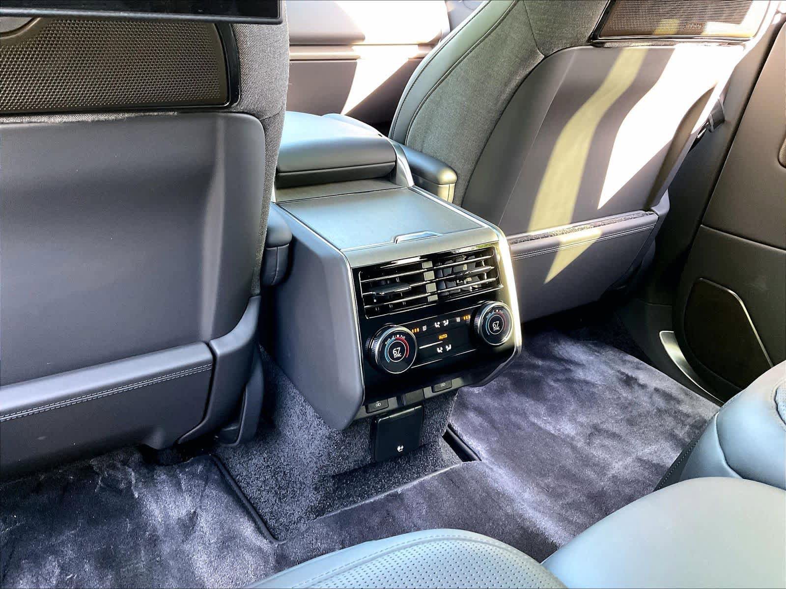 New 2026 Land Rover Range Rover SV AWD/4WD image 16