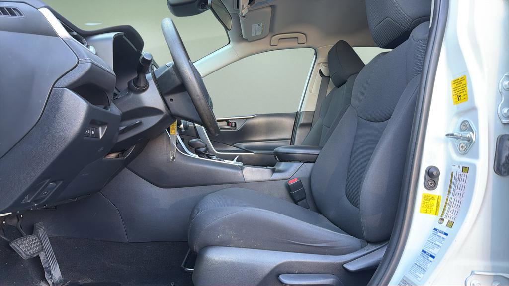 Used 2021 Toyota RAV4 LE image 18