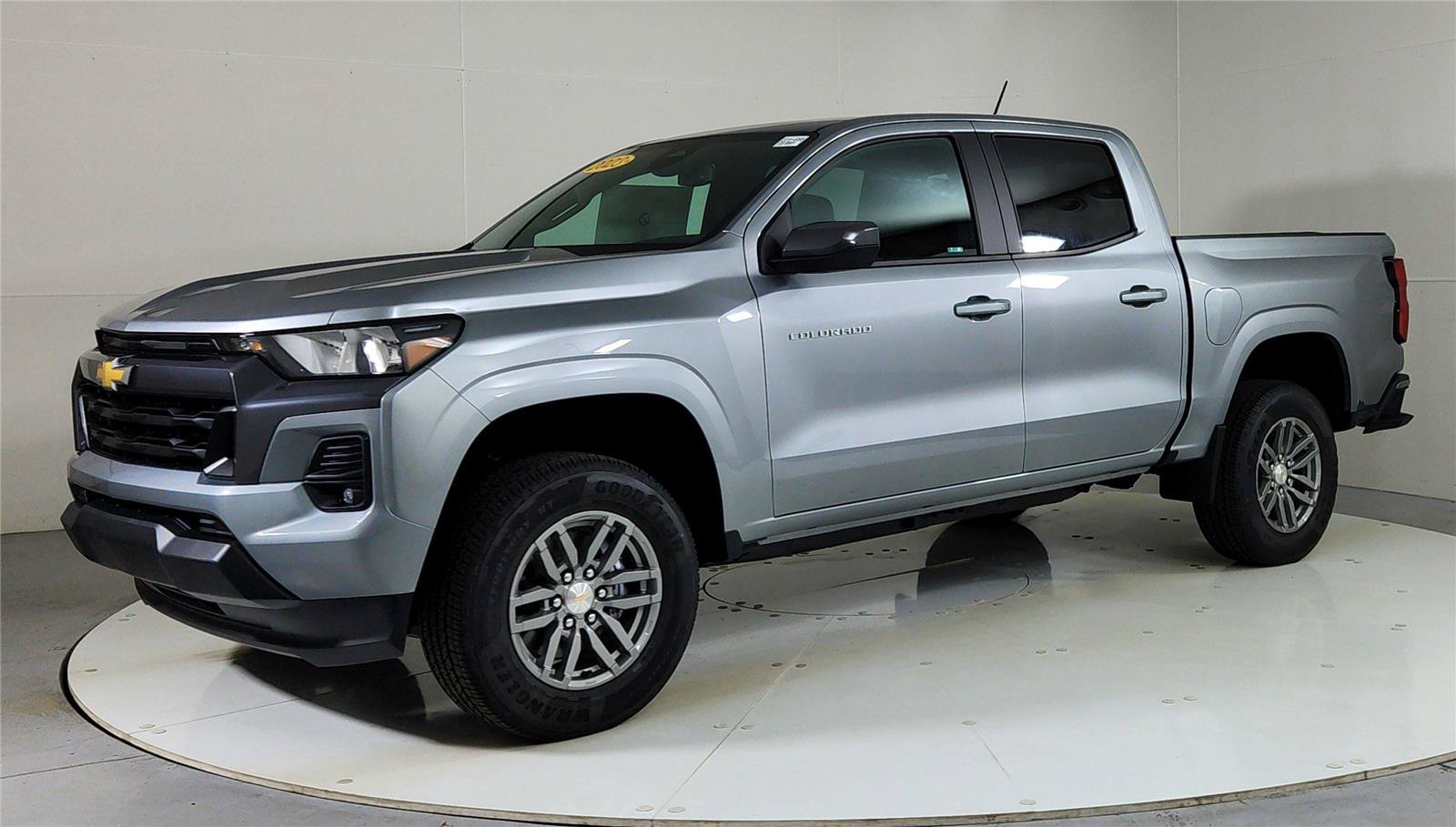 Used 2023 Chevrolet Colorado LT w/ LT Convenience Package II RWD image 7