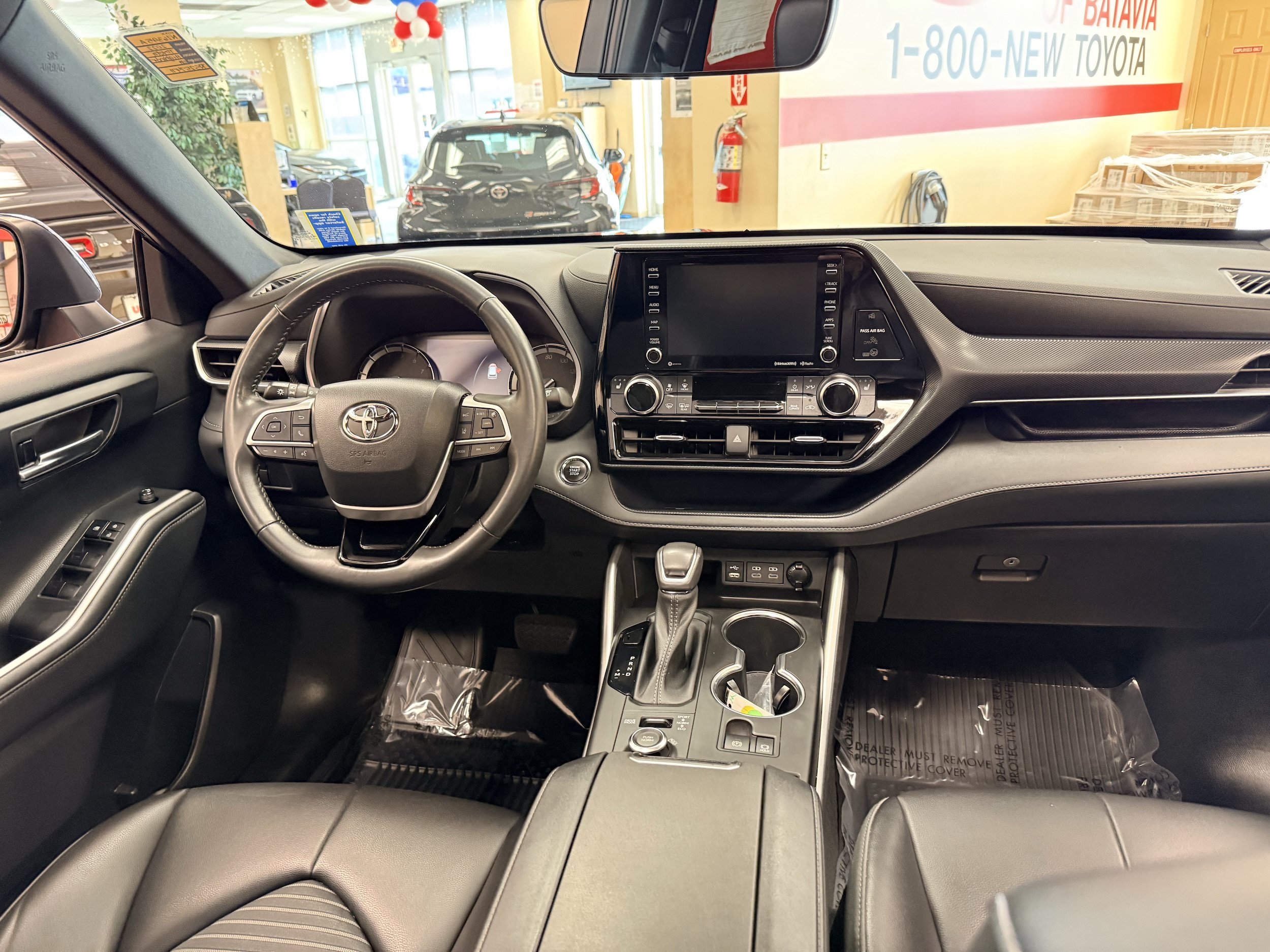 Used 2022 Toyota Highlander XSE AWD/4WD image 32