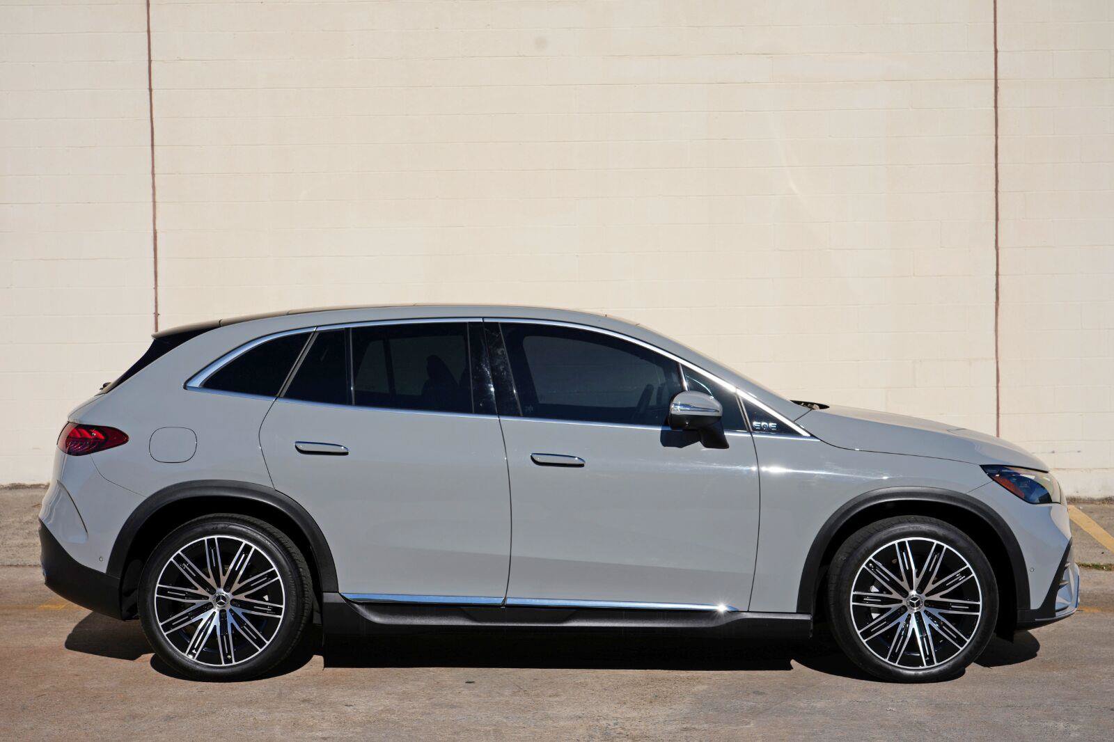 Used 2023 Mercedes-Benz EQE 350+ SUV w/ AMG Line Exterior Package image 60
