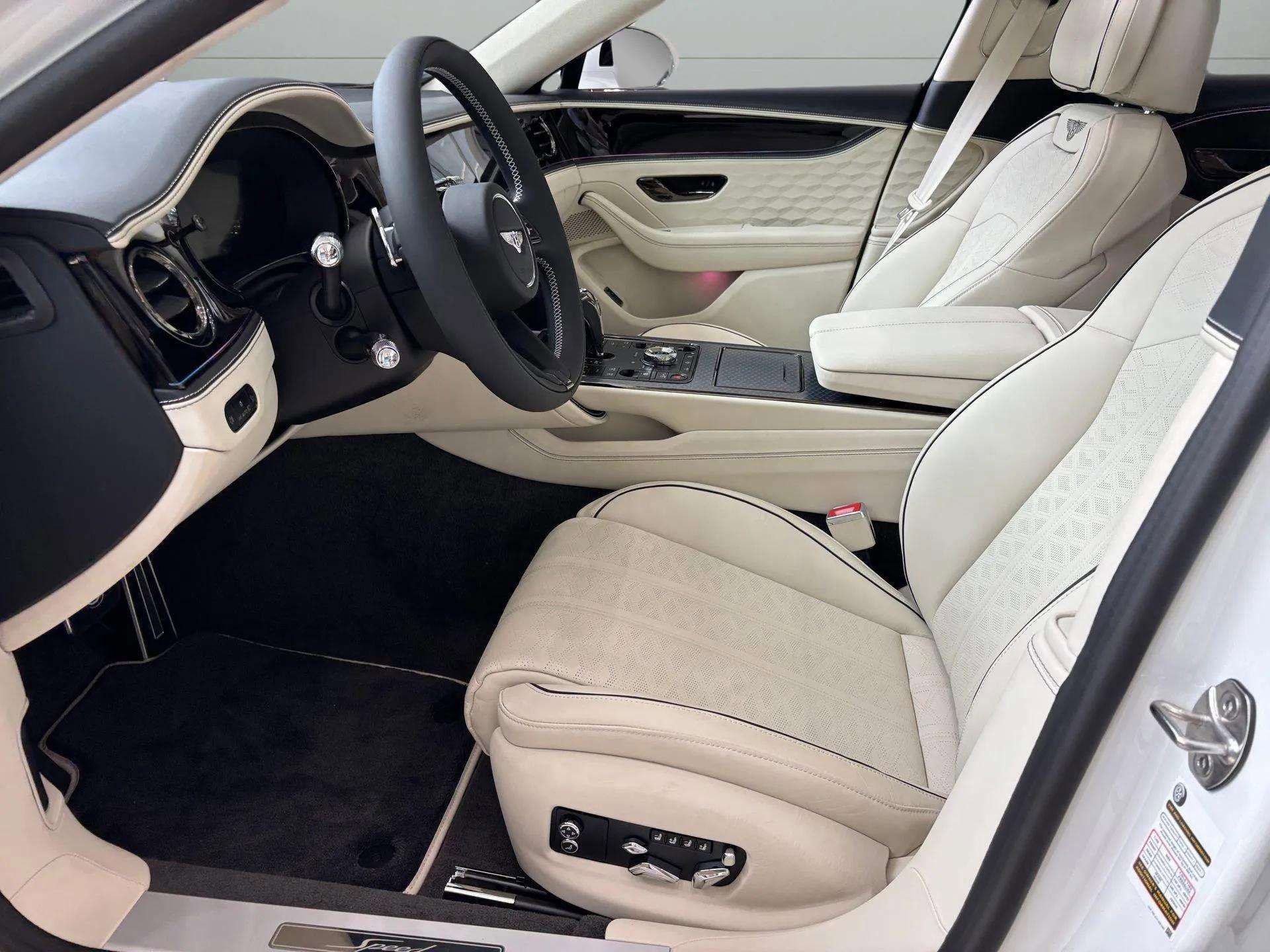 New 2025 Bentley Flying Spur Plug-In Hybrid image 42