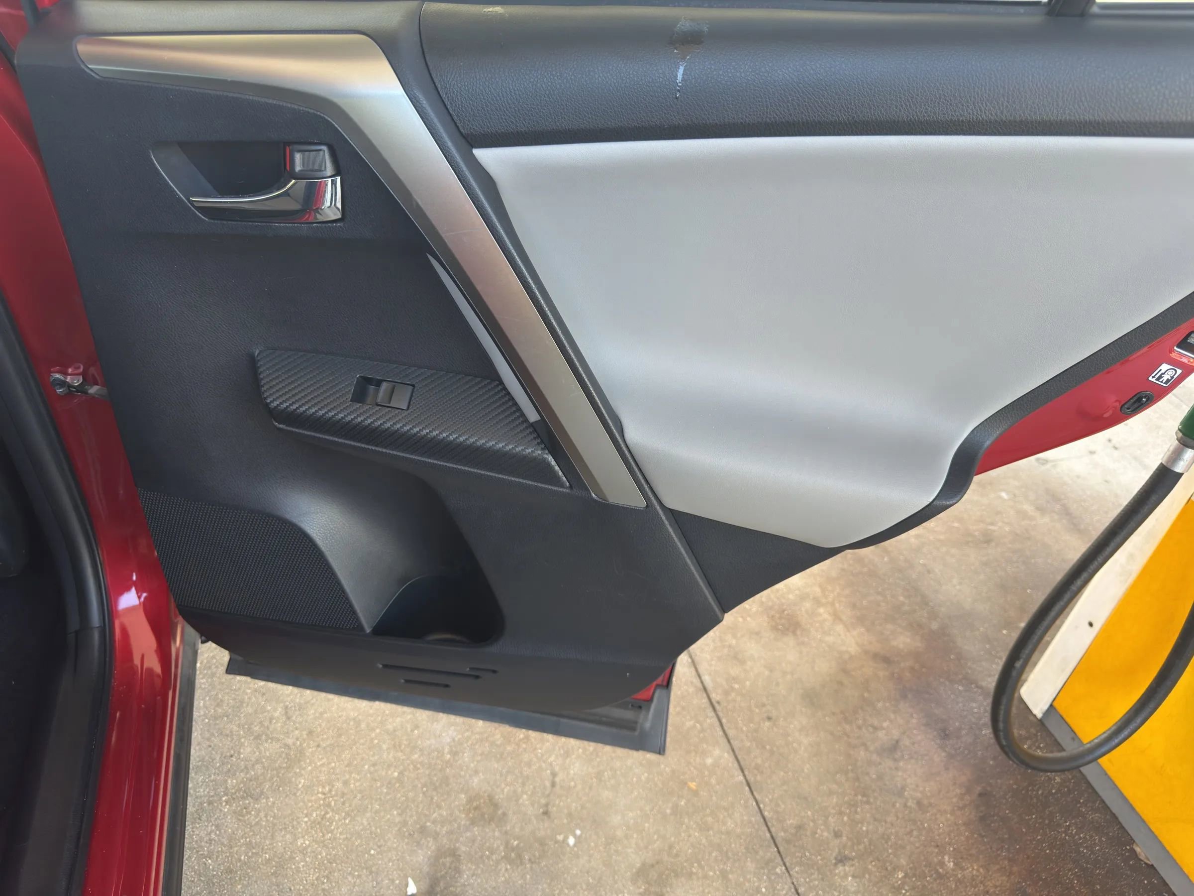 Used 2015 Toyota RAV4 Limited FWD image 33