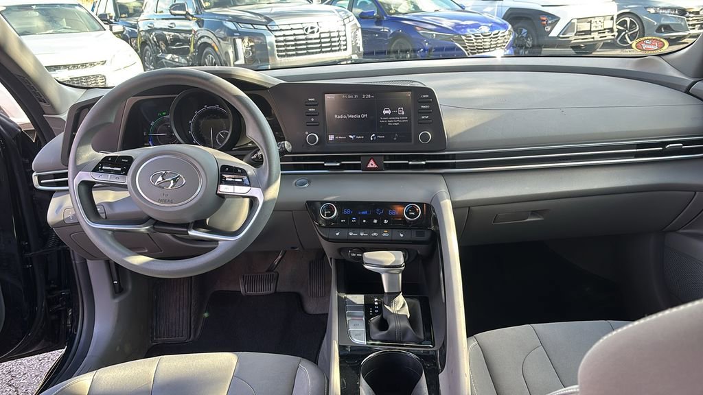 Used 2022 Hyundai Elantra Blue image 12