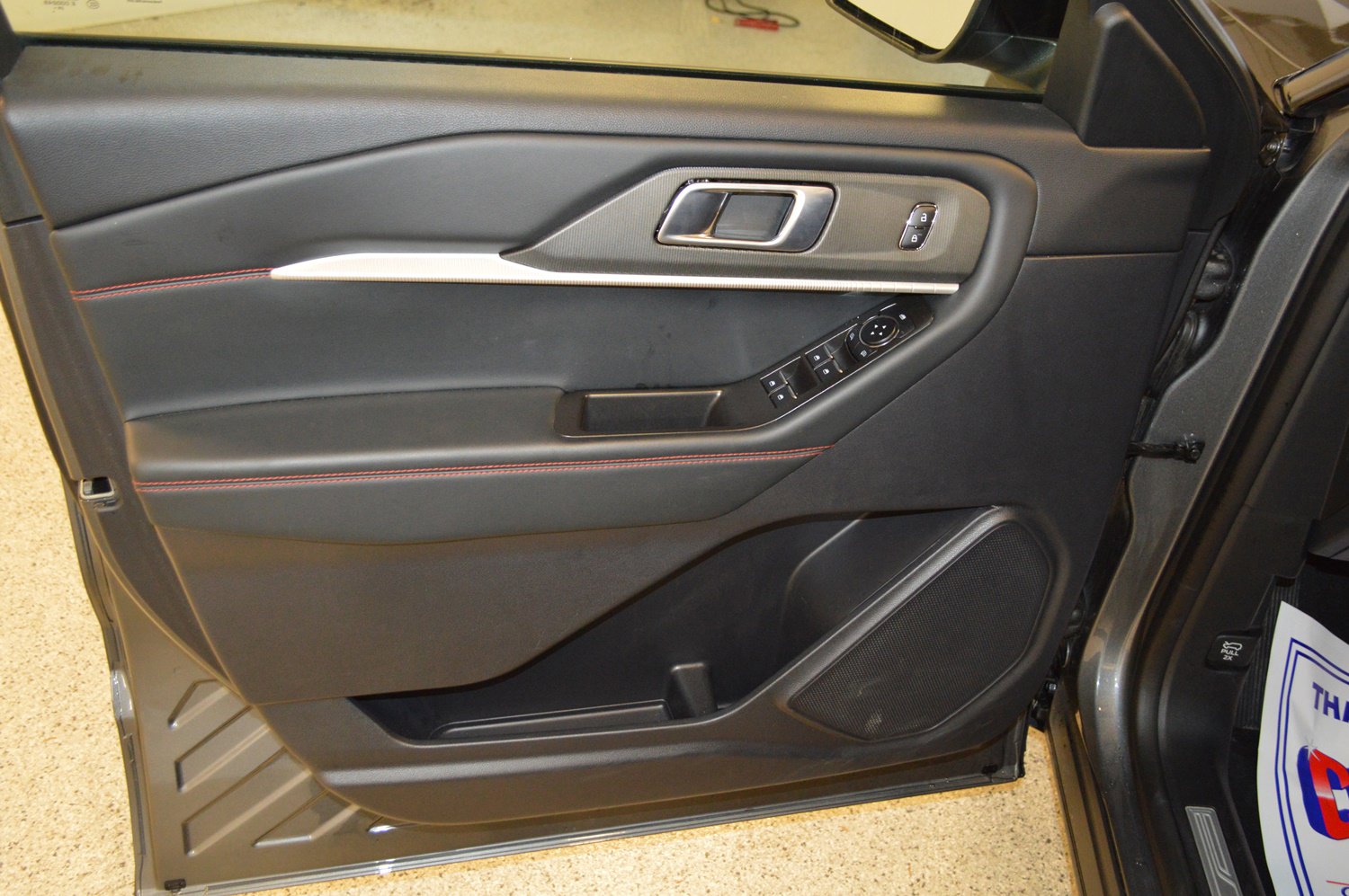 Certified 2025 Ford Explorer ST-Line image 14