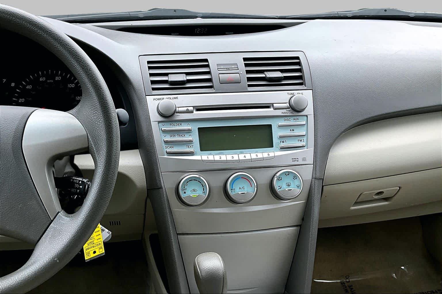 Used 2009 Toyota Camry LE FWD image 6