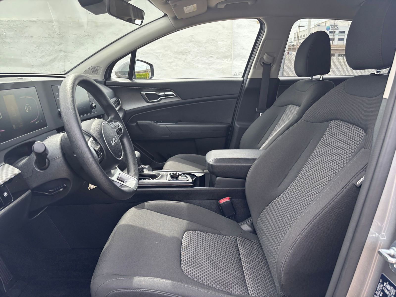 Used 2025 Kia Sportage LX FWD image 25