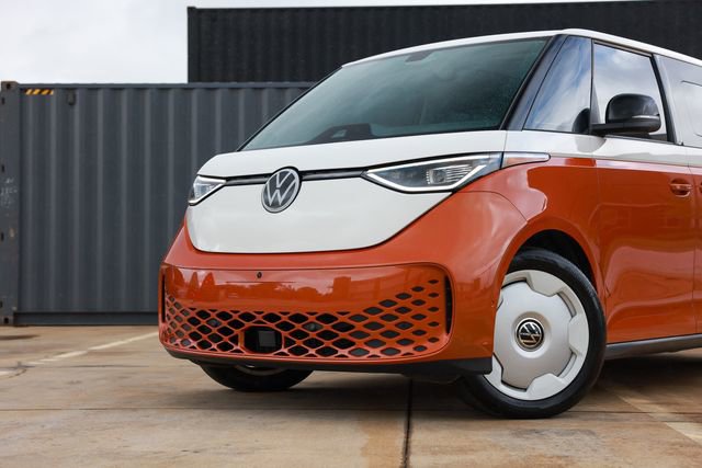 Used 2025 Volkswagen ID. Buzz 1st Edition RWD image 60