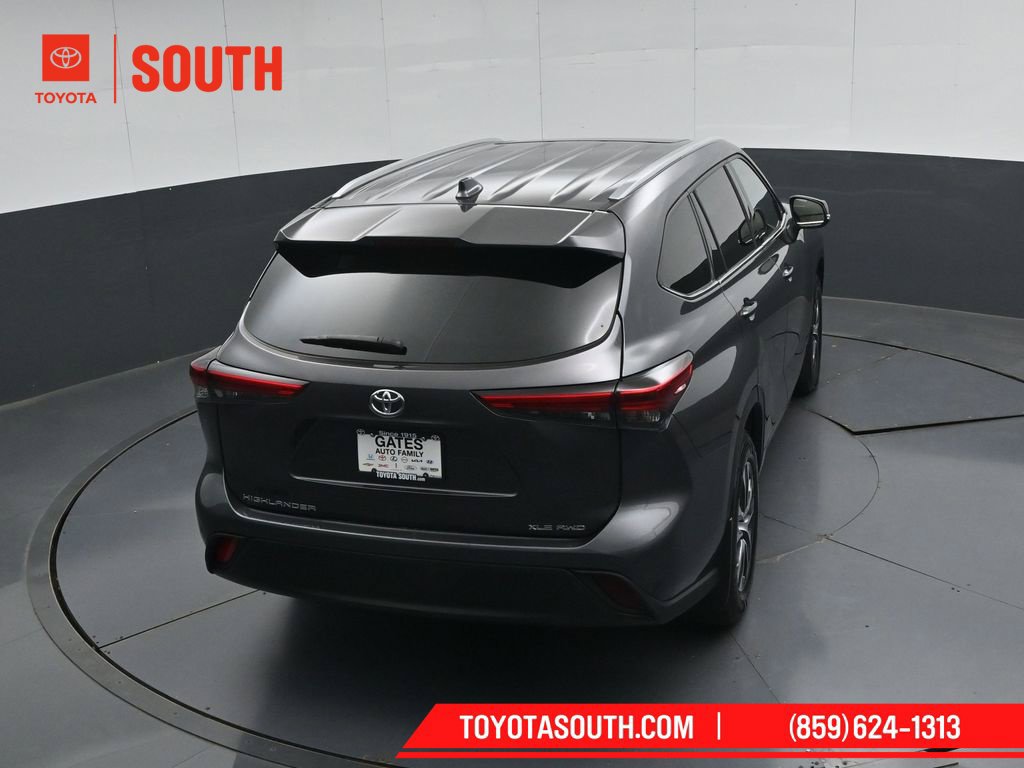 Used 2022 Toyota Highlander XLE AWD/4WD image 47