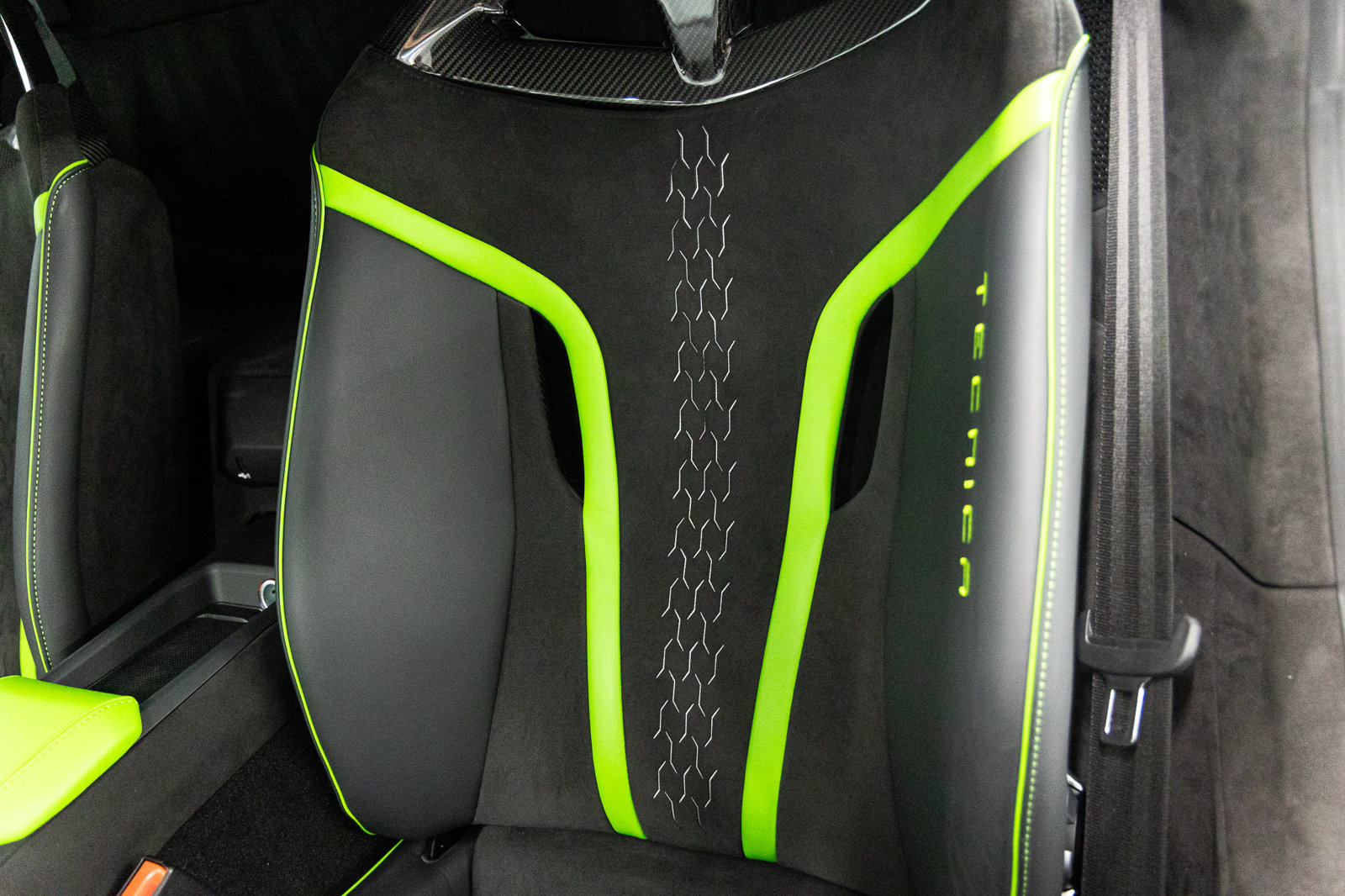 Used 2023 Lamborghini Huracan Tecnica RWD image 36