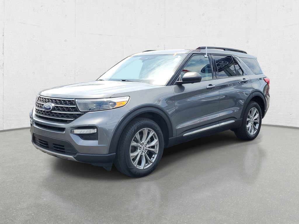 Used 2023 Ford Explorer XLT w/ Equipment Group 202A AWD/4WD image 4