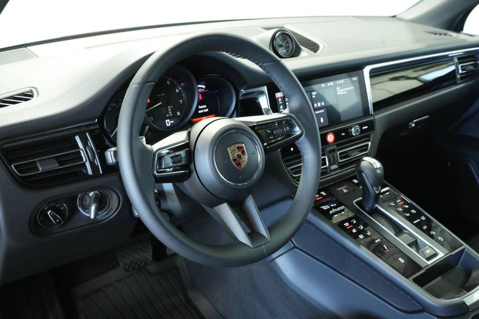 New 2026 Porsche Macan AWD/4WD image 4
