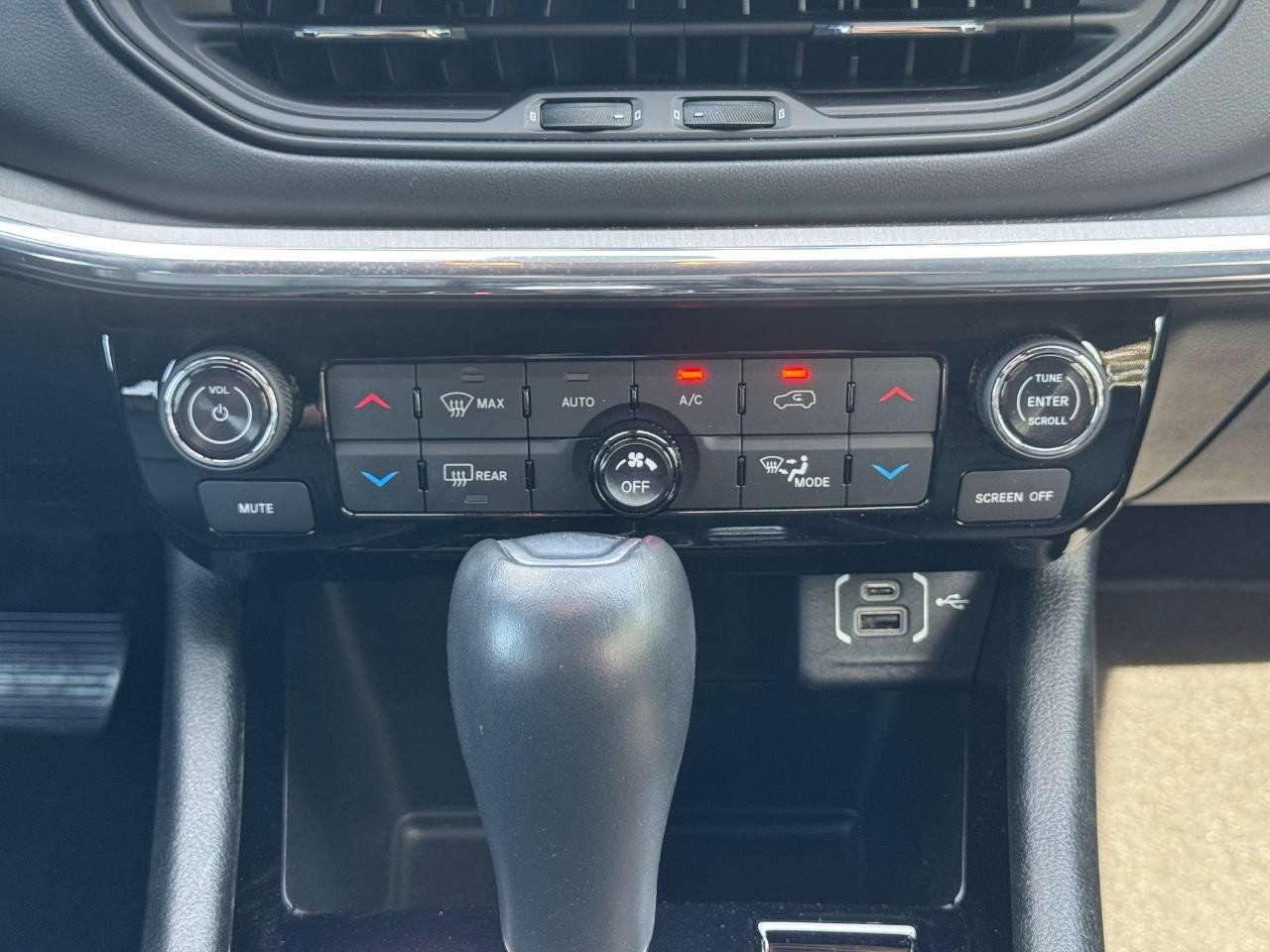 Used 2022 Jeep Compass Limited image 14