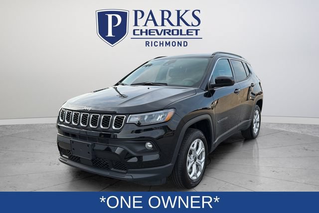 Used 2025 Jeep Compass Latitude w/ Sun & Sound Group AWD/4WD image 3