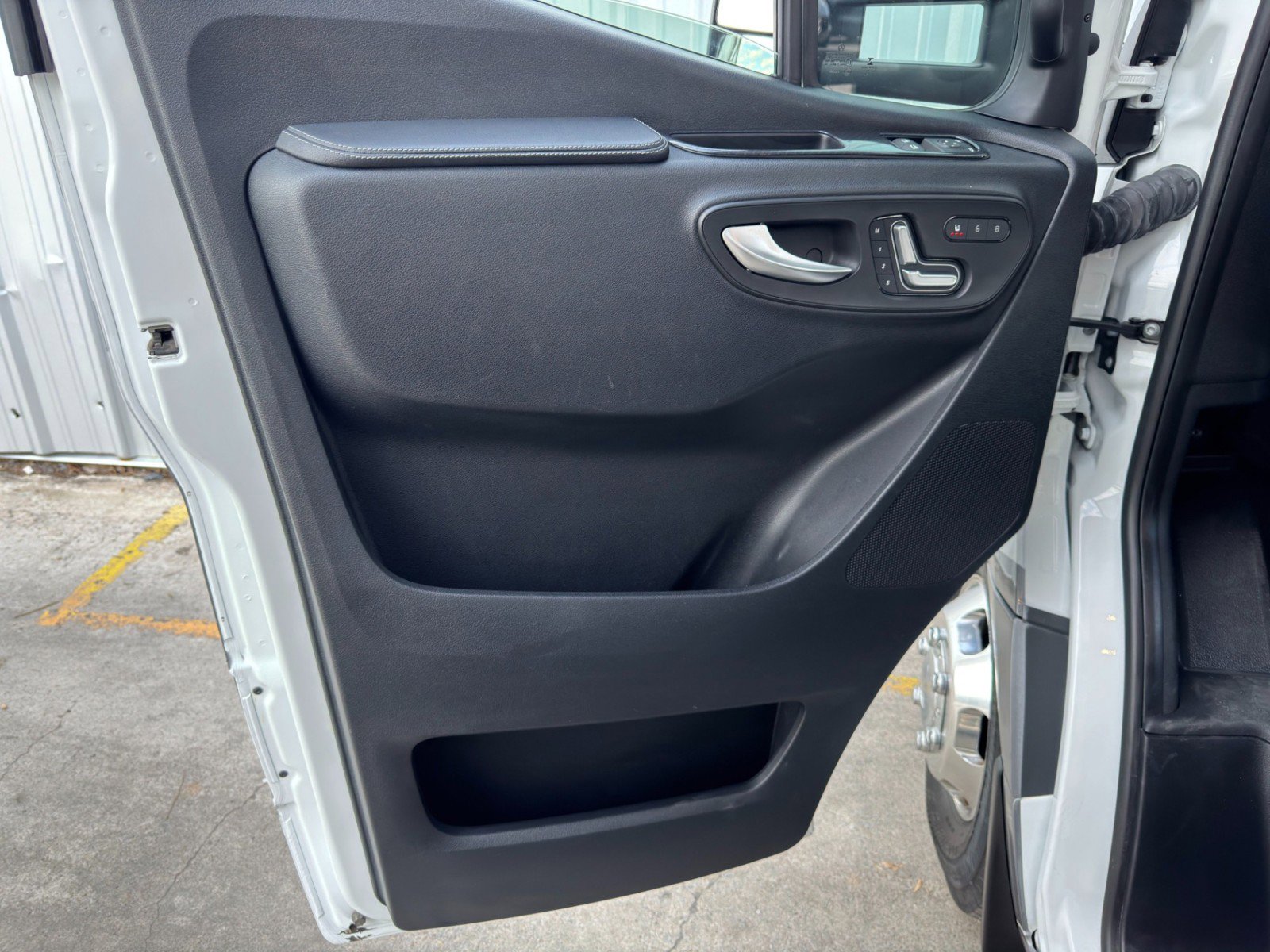 Used 2021 Mercedes-Benz Sprinter 3500 w/ Acoustic Package image 38