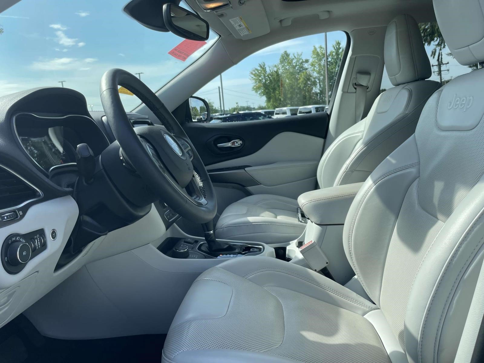 Used 2022 Jeep Cherokee Limited AWD/4WD image 14
