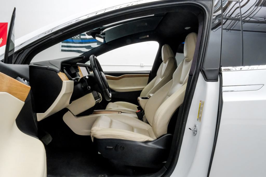 Used 2021 Tesla Model X Long Range AWD/4WD image 4