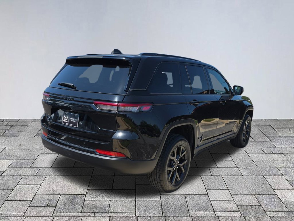 Used 2024 Jeep Grand Cherokee Altitude RWD image 7