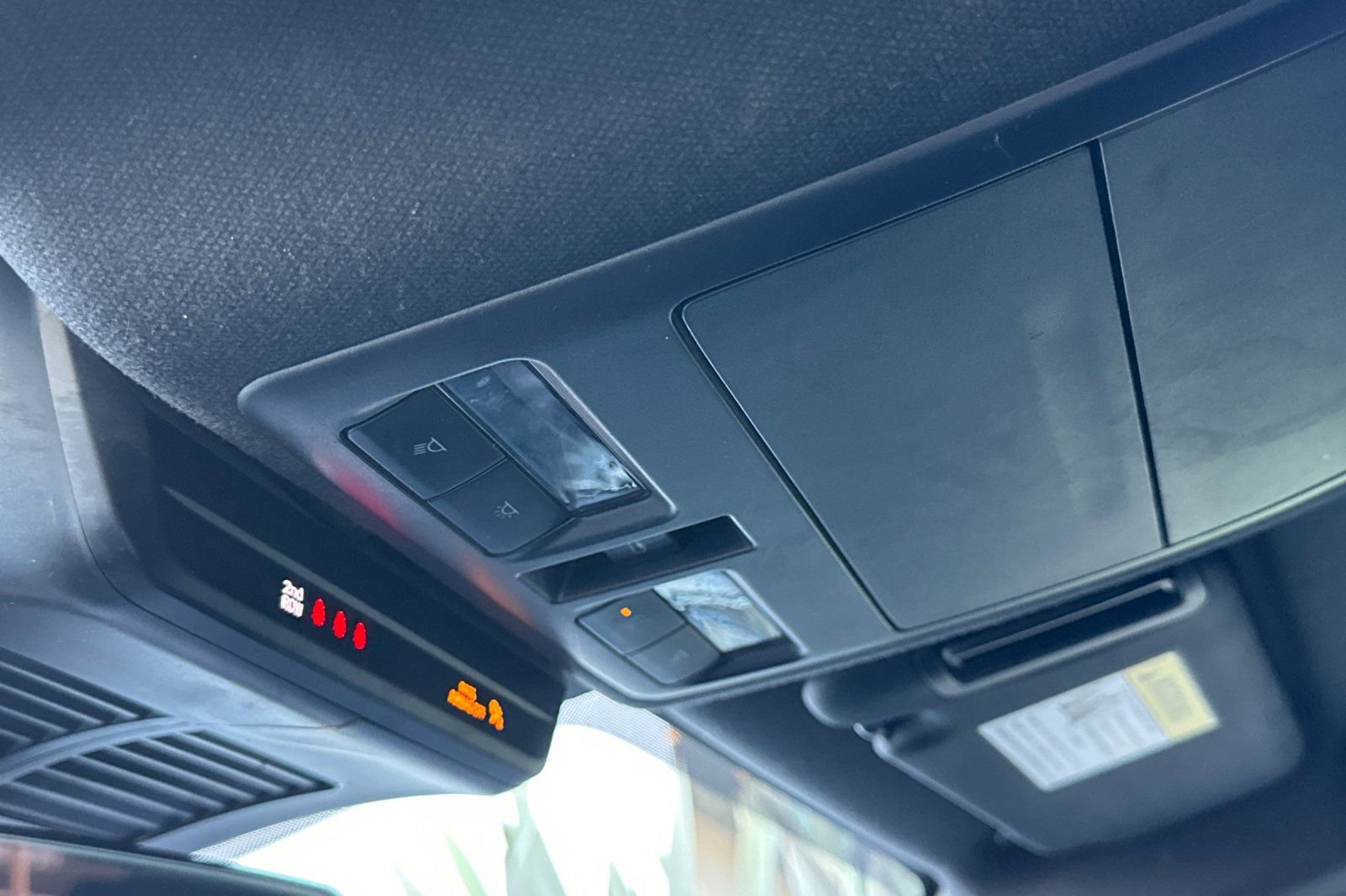 Used 2025 MAZDA MAZDA3 2.5 S Hatchback w/ Premium Pkg image 24