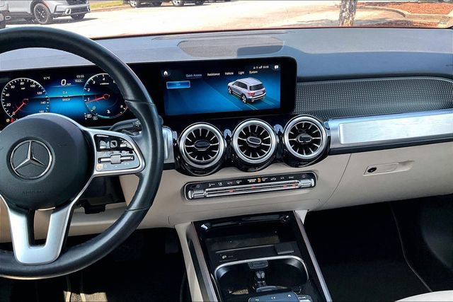 Used 2022 Mercedes-Benz GLB 250 w/ Premium Package Lite image 9
