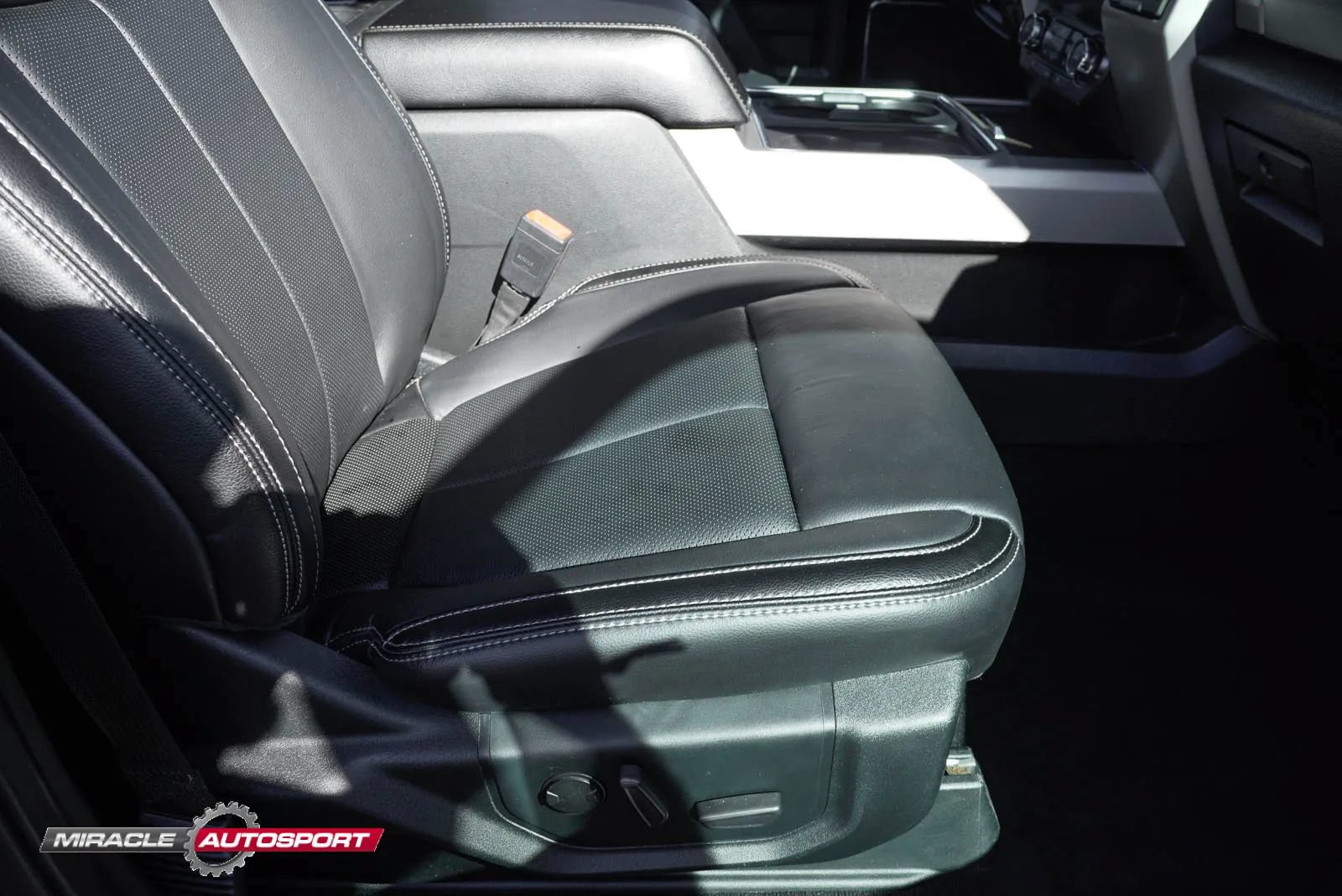 Used 2020 Ford F350 Lariat AWD/4WD image 31