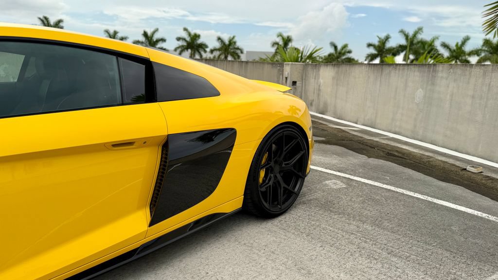 Used 2021 Audi R8 V10 w/ Premium Package RWD image 8