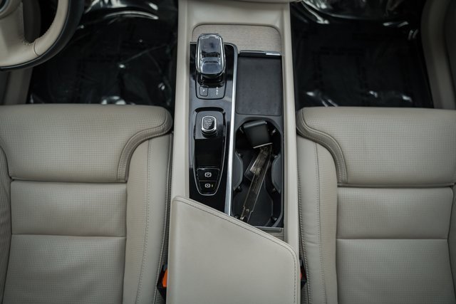 Used 2022 Volvo XC60 T8 Inscription w/ Advanced Package image 25