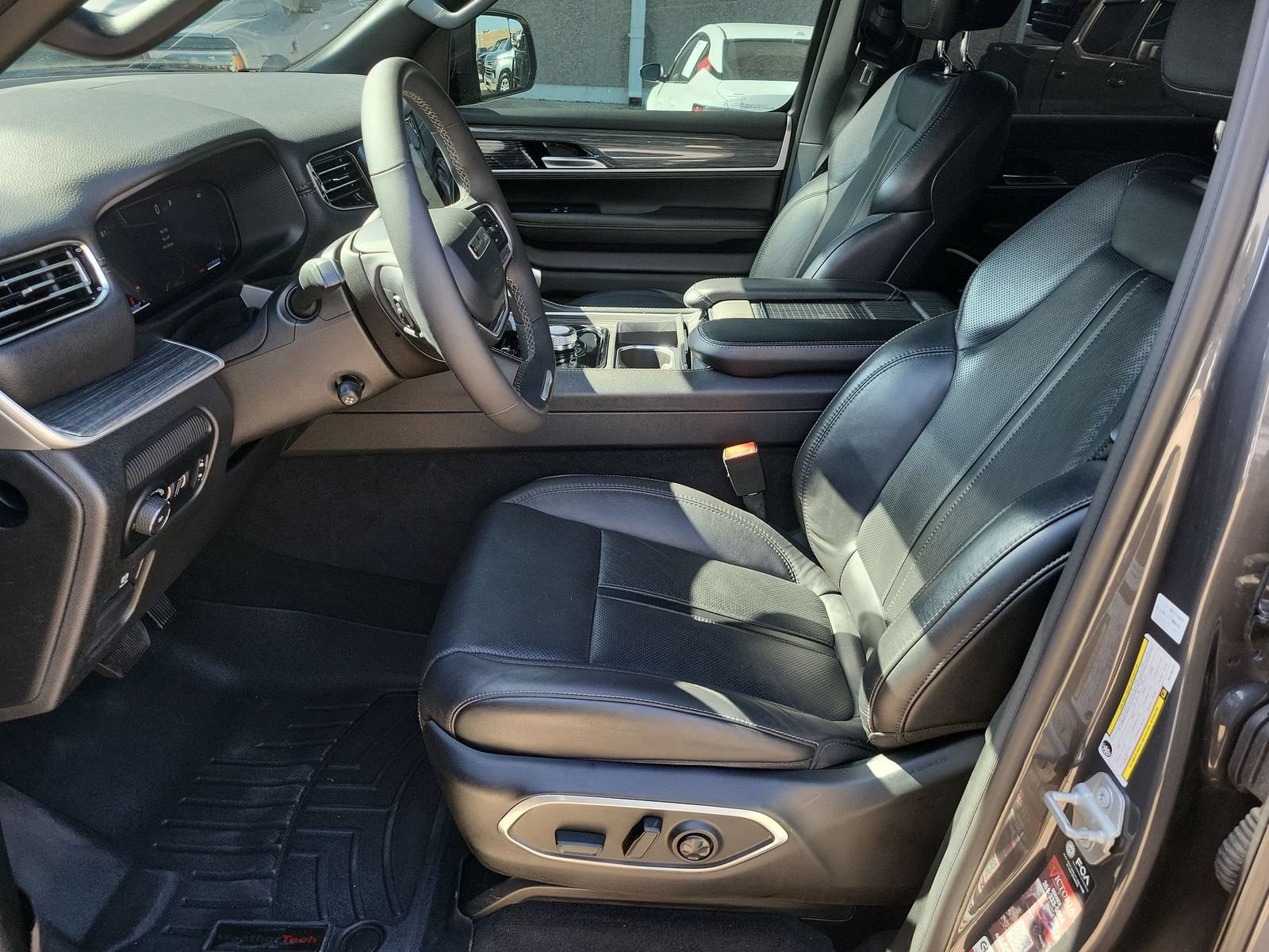 Used 2022 Jeep Wagoneer Series II RWD image 19
