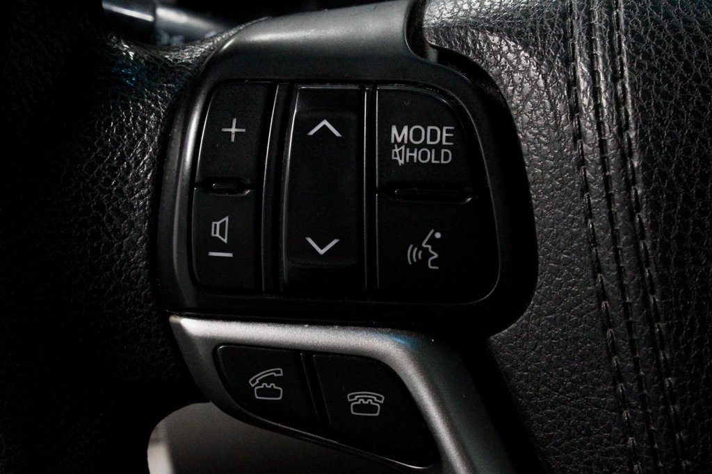 Used 2015 Toyota Sienna L image 26