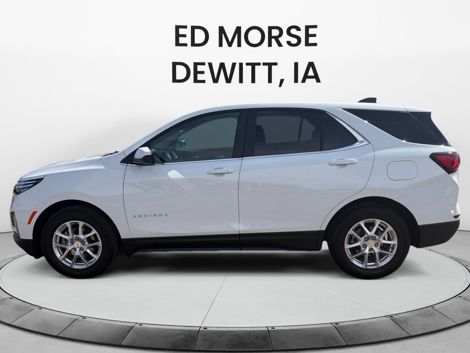 Used 2024 Chevrolet Equinox LT FWD image 2