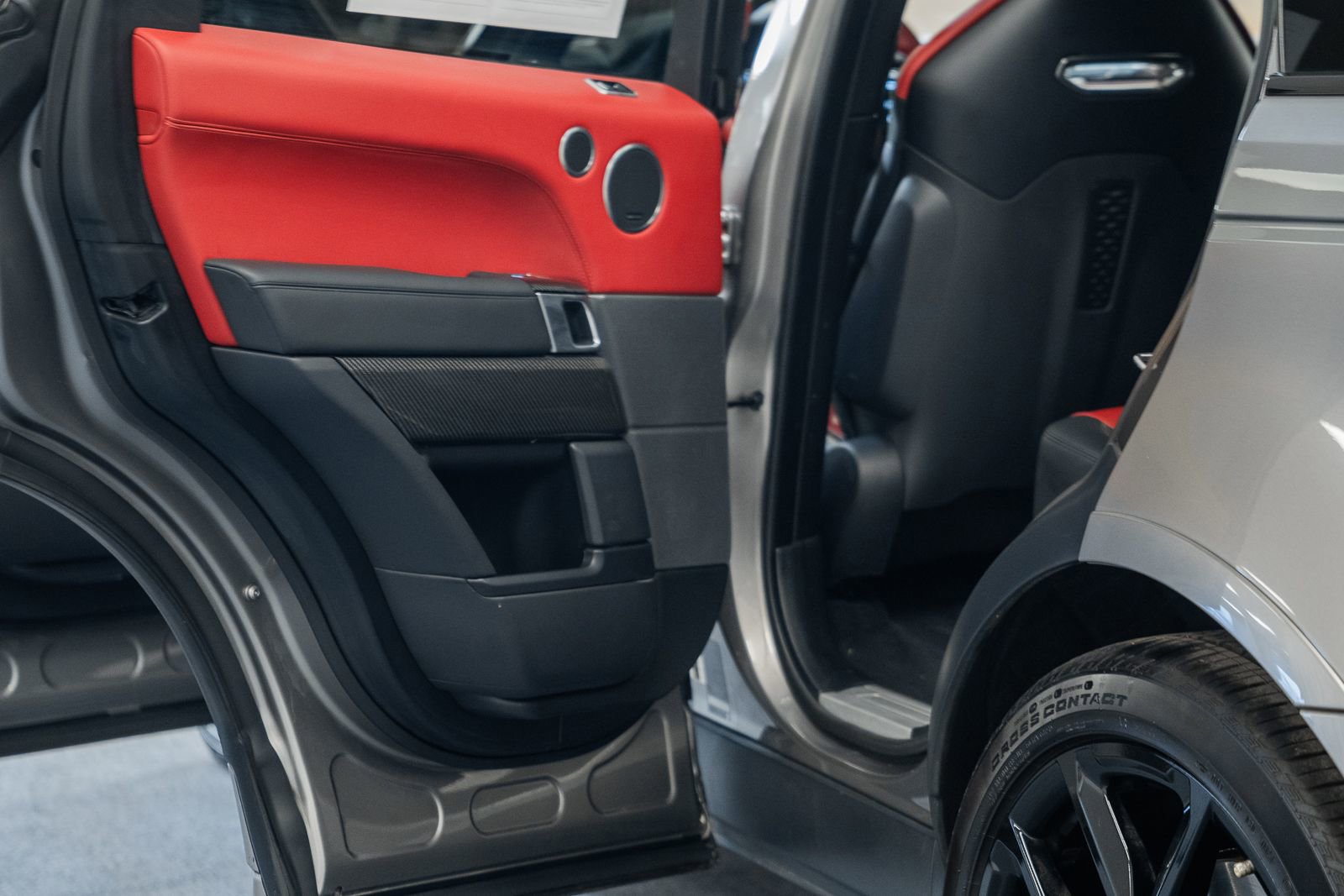 Used 2019 Land Rover Range Rover Sport SVR image 43