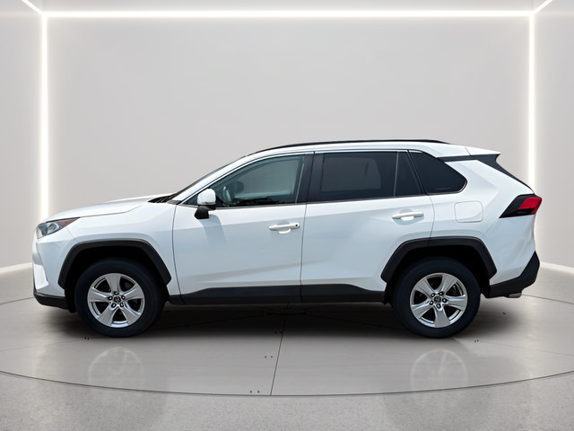 Used 2019 Toyota RAV4 XLE AWD/4WD image 2
