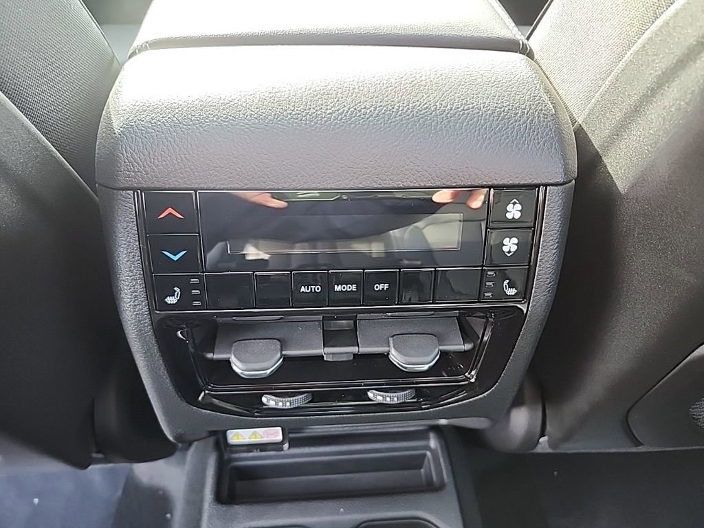 New 2025 Jeep Grand Cherokee L Limited w/ Black Appearance Package image 25