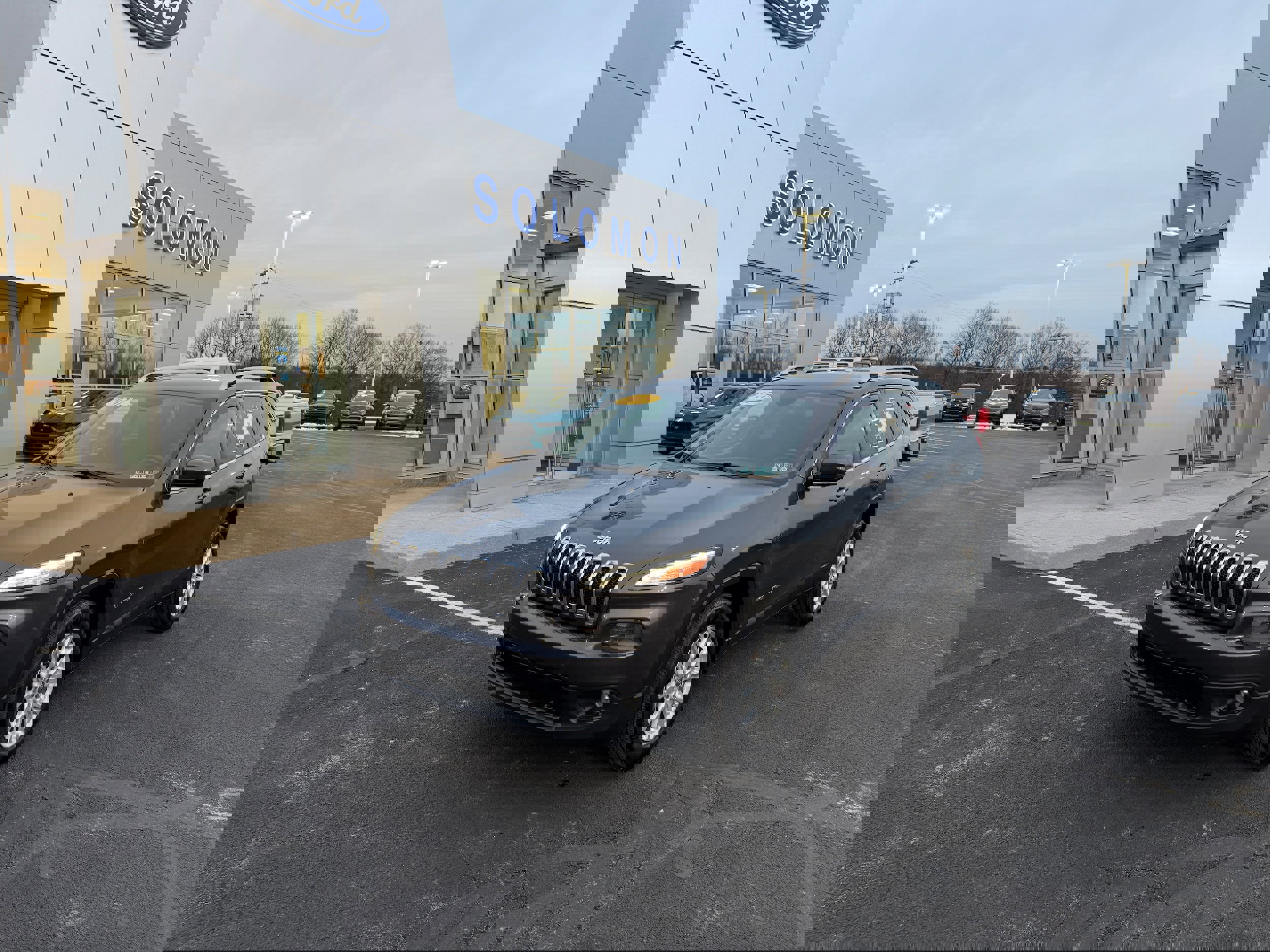 Used 2015 Jeep Cherokee Latitude w/ Cold Weather Group image 2