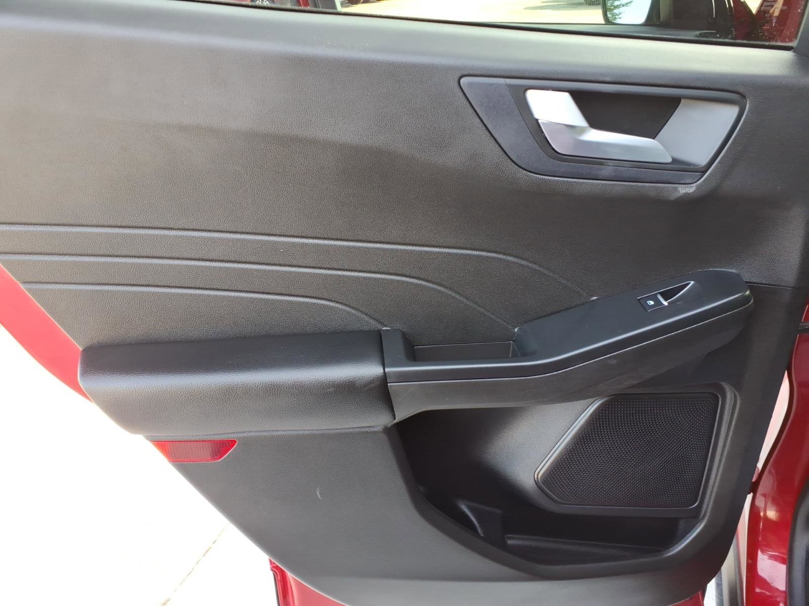 Used 2024 Ford Escape SE image 16