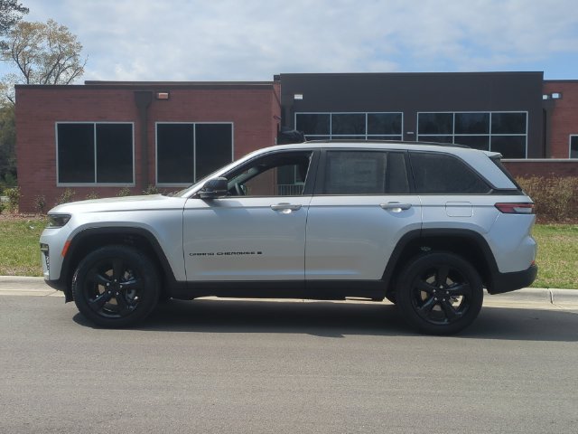 New 2026 Jeep Grand Cherokee Limited w/ Limited Altitude Package AWD/4WD image 10