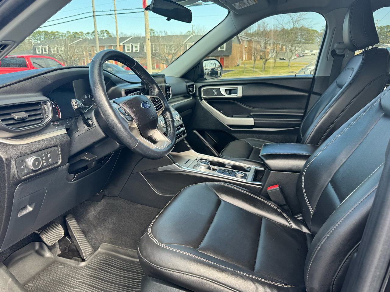 Used 2022 Ford Explorer XLT w/ Equipment Group 202A image 15