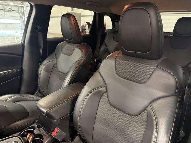 Used 2018 Jeep Cherokee Latitude Plus w/ Cold Weather Group image 9