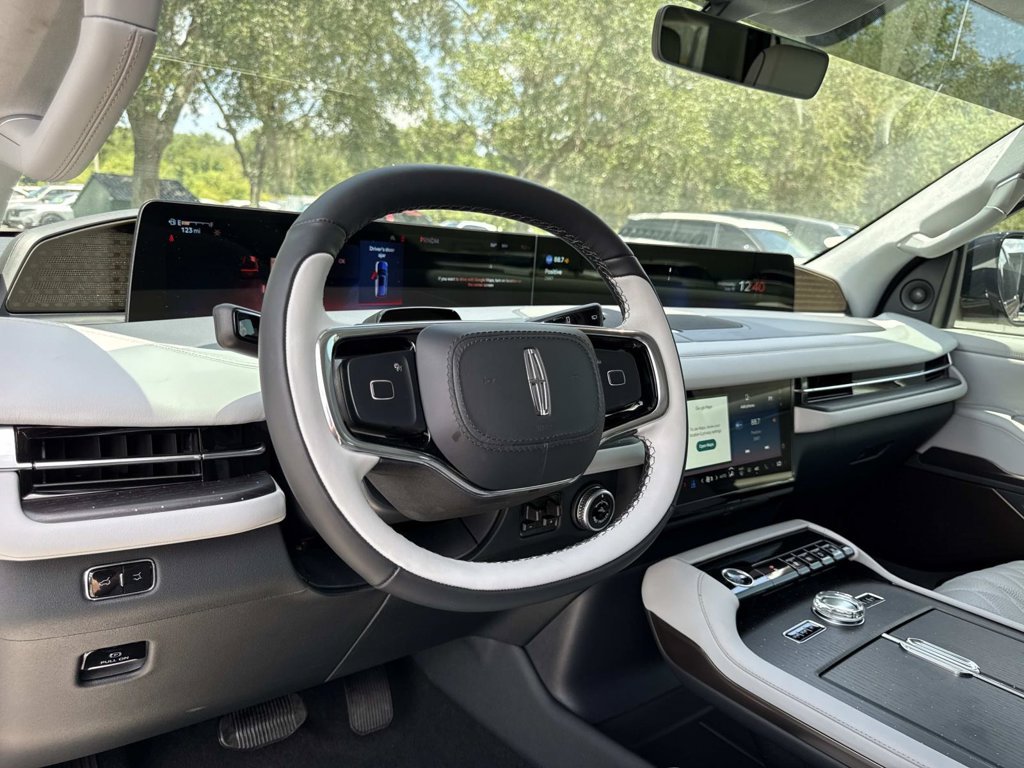 New 2026 Lincoln Navigator L Black Label AWD/4WD image 36