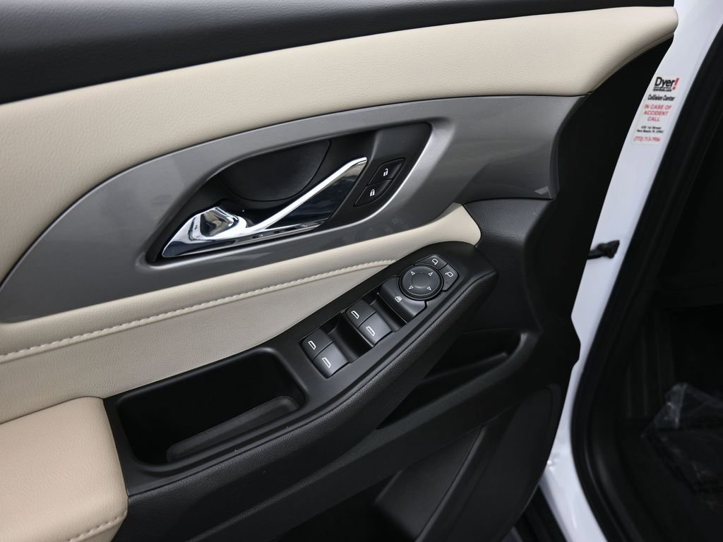 Used 2022 Chevrolet Traverse LS image 16