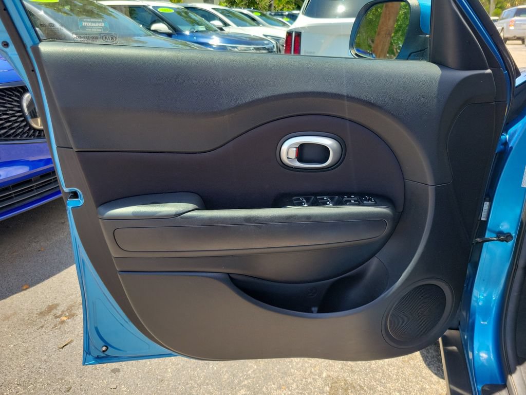 Used 2017 Kia Soul + w/ Designer's Package FWD image 11