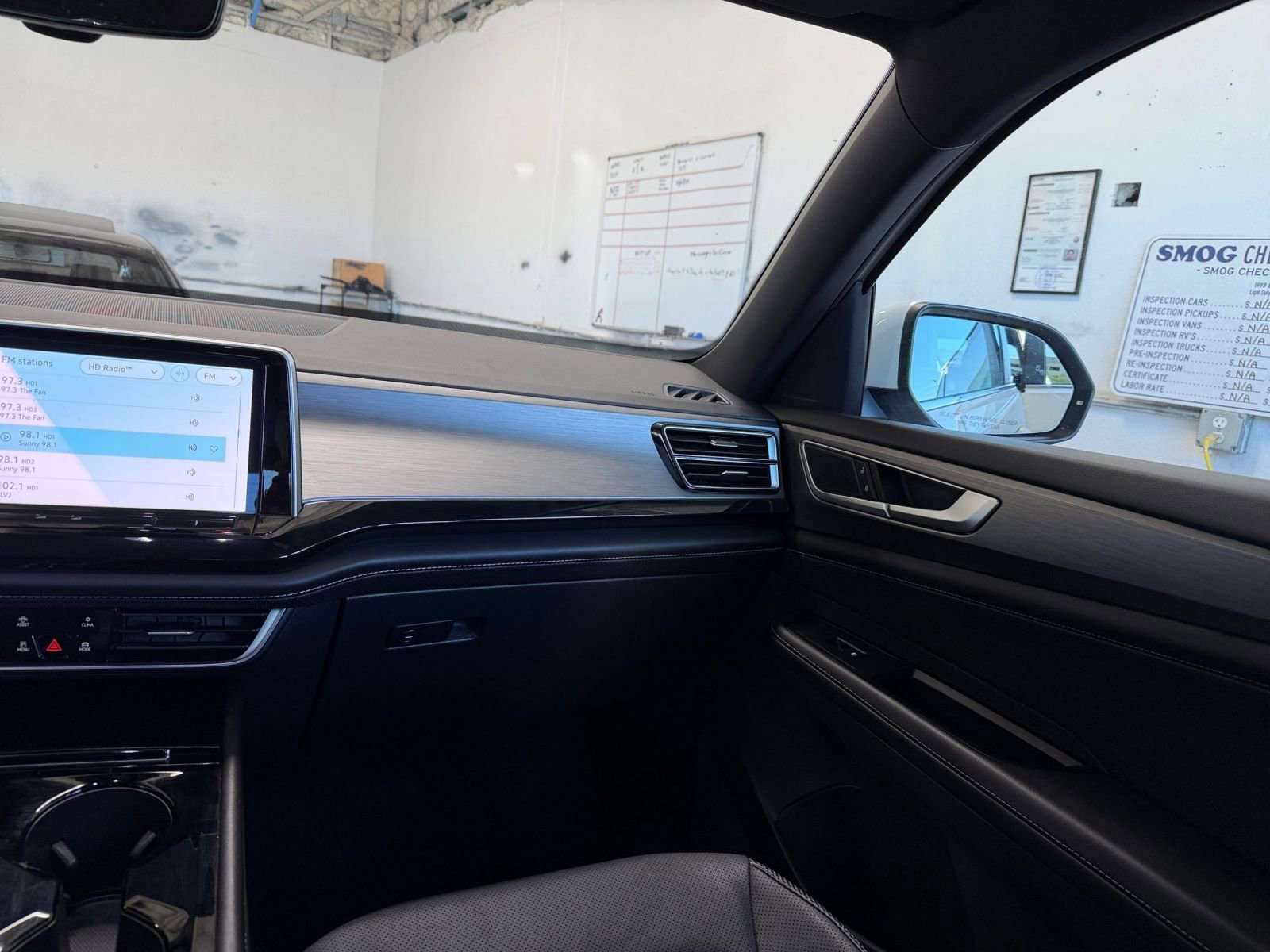 Used 2025 Volkswagen Atlas Cross Sport SE image 35