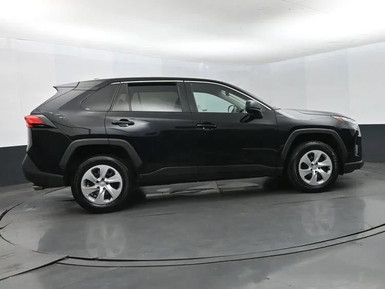 Used 2025 Toyota RAV4 LE FWD image 4