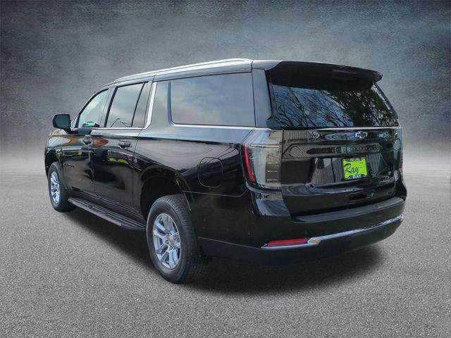 New 2026 Chevrolet Suburban LT image 6