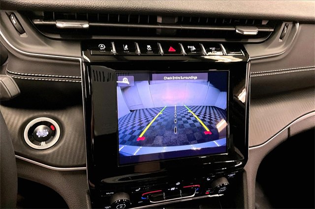 Used 2024 Jeep Grand Cherokee L Laredo image 26