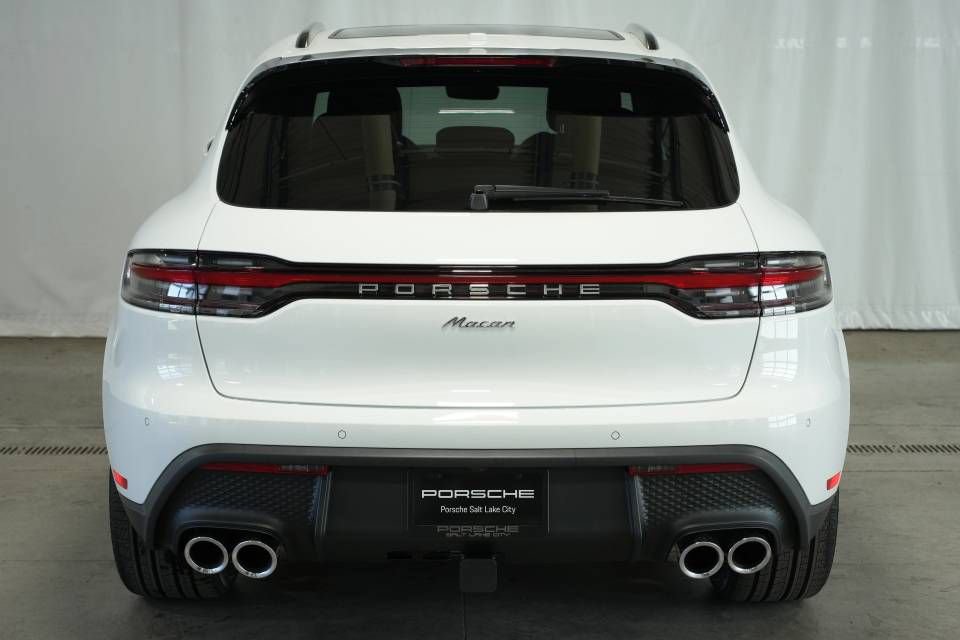 Certified 2025 Porsche Macan AWD/4WD image 12