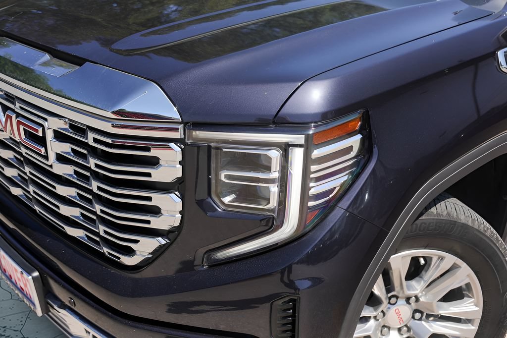 Used 2024 GMC Sierra 1500 Denali w/ Technology Package RWD image 3